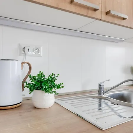 Apartment Modern, Bright And Spacious *