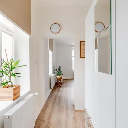 Apartment Modern, Bright And Spacious *