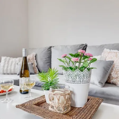 Modern, Bright And Spacious Apartment Prague