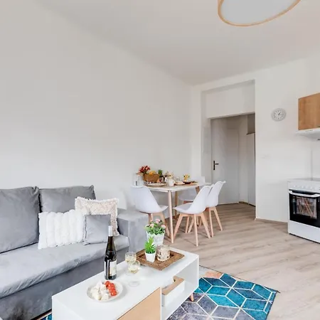 Modern, Bright And Spacious *