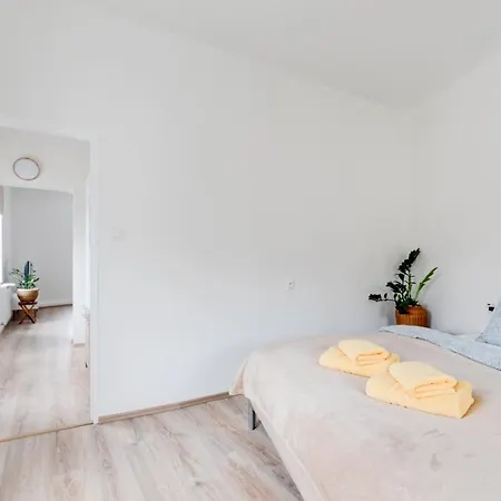 Apartment Modern, Bright And Spacious *