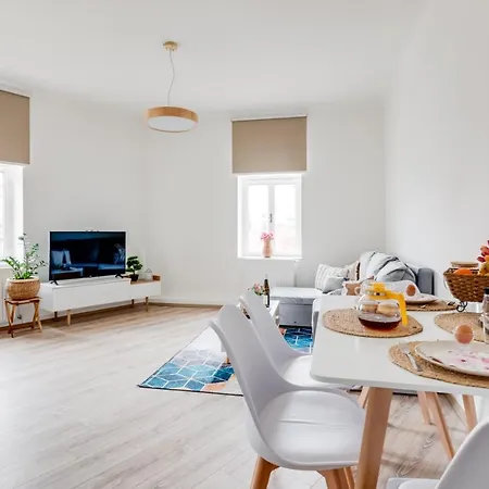 Modern, Bright And Spacious Apartment
