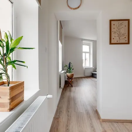 Modern, Bright And Spacious Apartmán