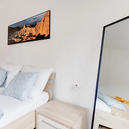 Modern, Bright And Spacious Apartmán