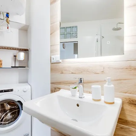 Apartmán Modern, Bright And Spacious *