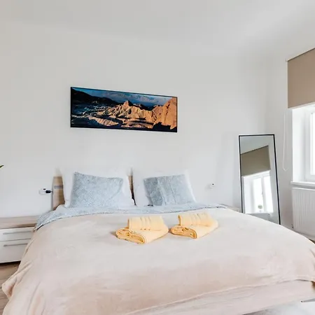 Modern, Bright And Spacious Apartamento *