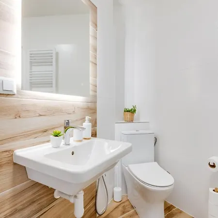 Modern, Bright And Spacious Apartamento *