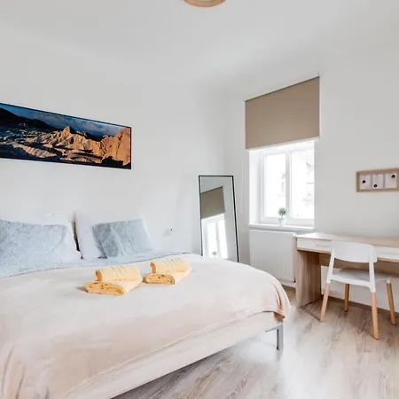 Apartmán Modern, Bright And Spacious *