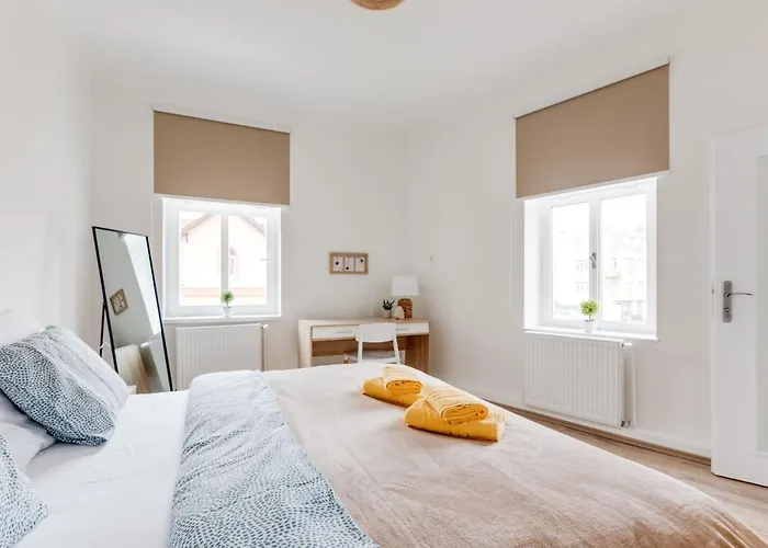 Modern, Bright And Spacious Apartamento