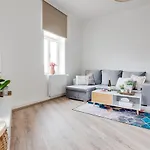 Modern, Bright And Spacious *