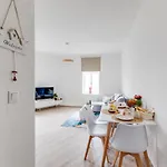 Modern, Bright And Spacious Appartement *