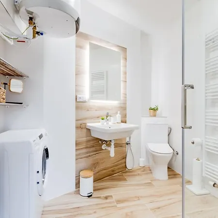 Modern, Bright And Spacious