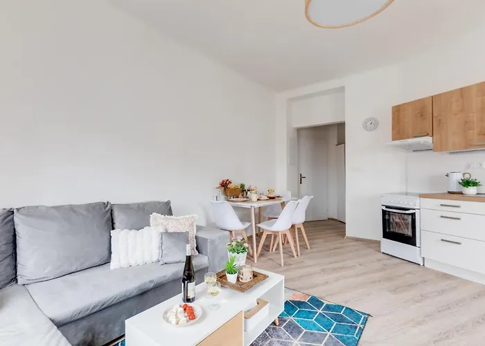 Modern, Bright And Spacious *