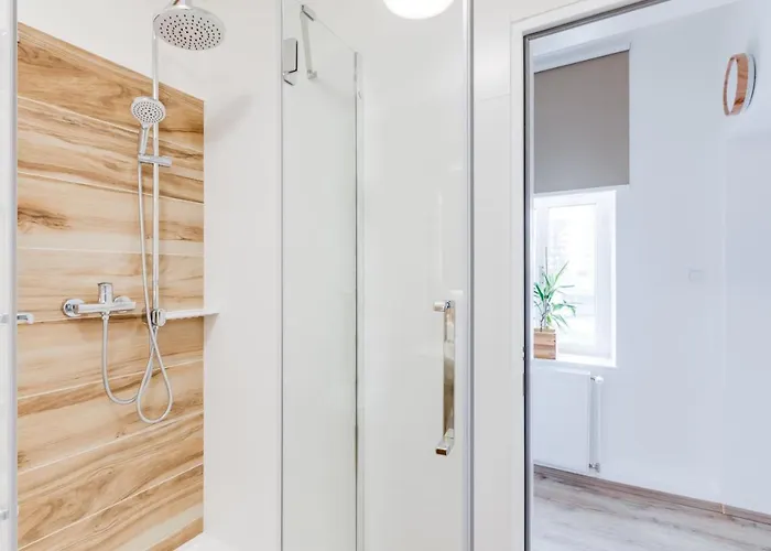 Modern, Bright And Spacious *